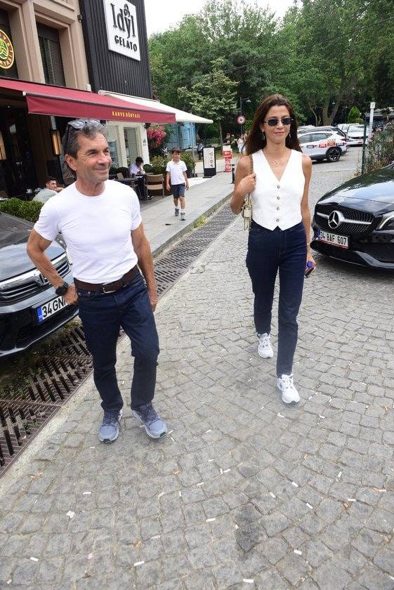 70 yaşındaki milyarder iş adamı uzun boylu genç sevgilisiyle Bebek'te göğsünü gere gere poz verdi 4